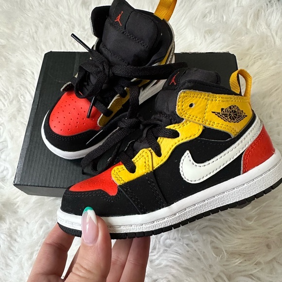 Jordan mids - Picture 1 of 8